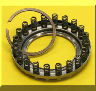 4L80E Overrun Clutch Drum Return Spring and Snap Ring Set. Fits 1991 to 2002 with early type overdrive sprag.